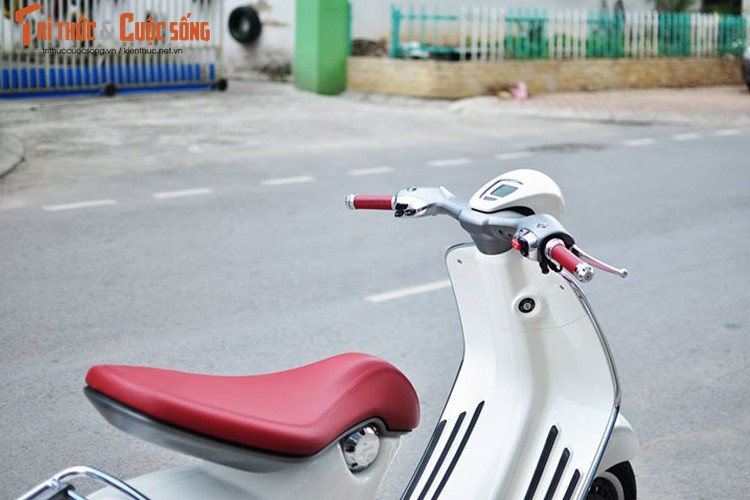 Dan choi Ha Noi &quot;thet gia&quot; Vespa 946 hon 200 trieu dong-Hinh-4